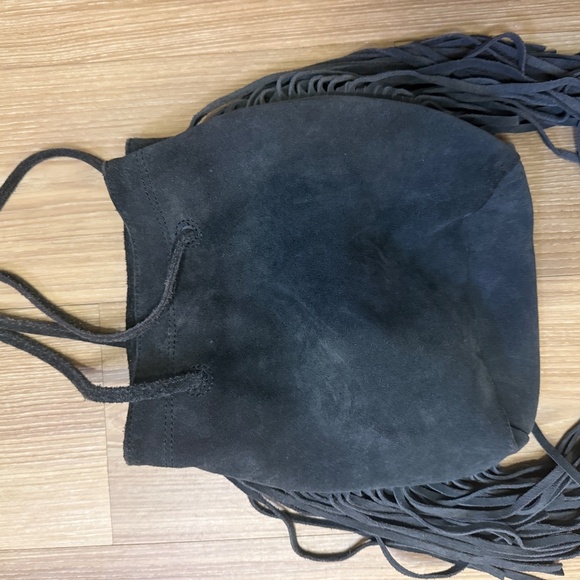 Fringed Suede Drawstring Shoulder Bag – Black - Picture 6 of 7